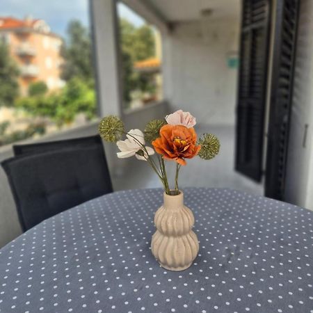 Apartment Vilma Ровин Екстериор снимка