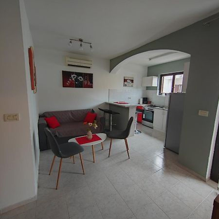 Apartment Vilma Ровин Екстериор снимка