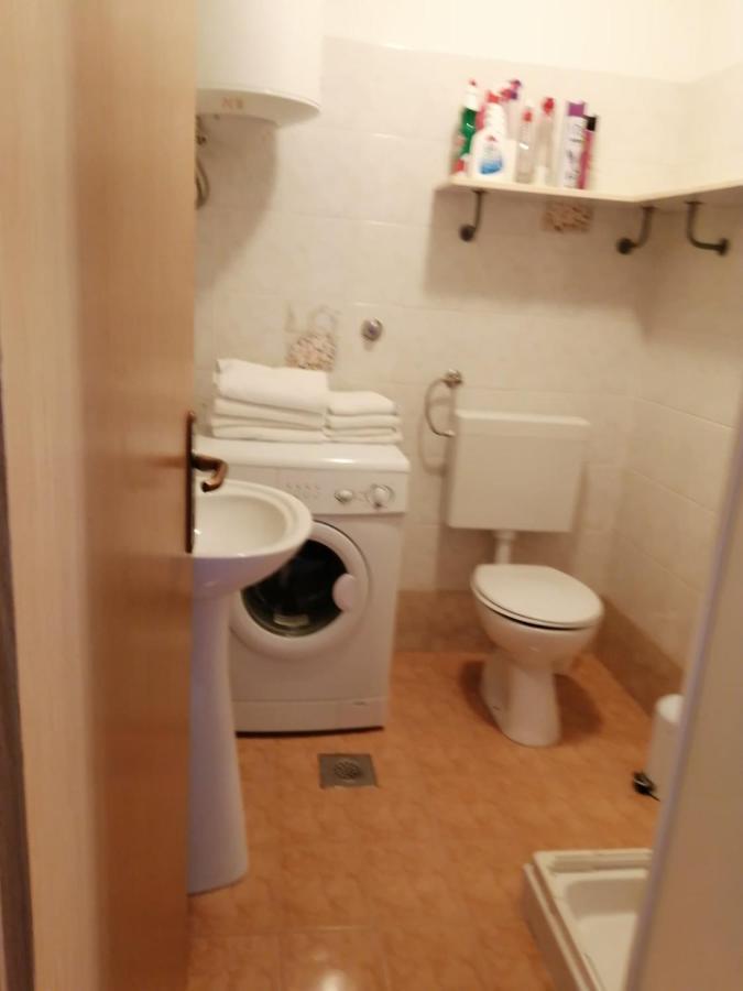 Apartment Vilma Ровин Екстериор снимка