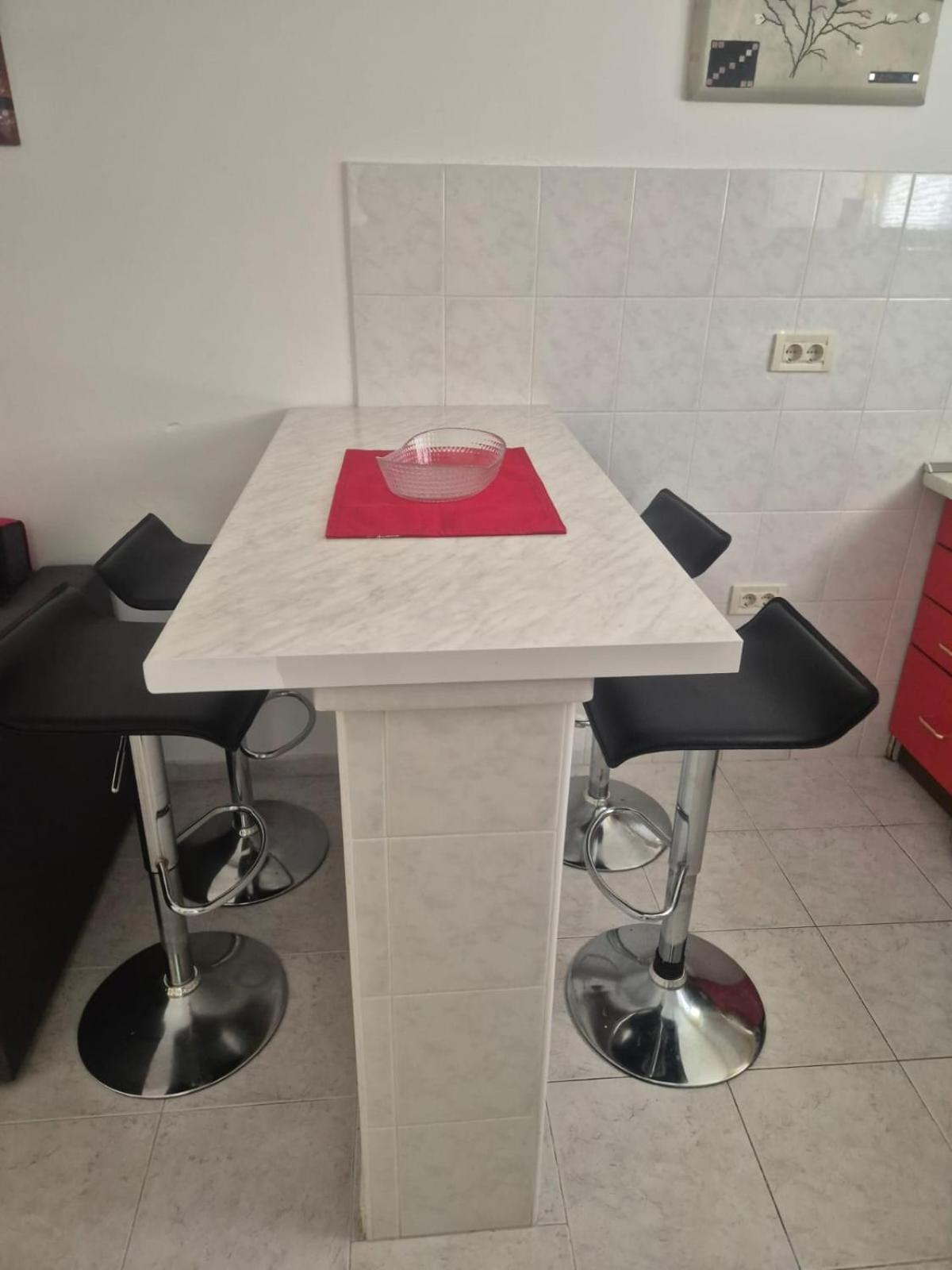 Apartment Vilma Ровин Екстериор снимка