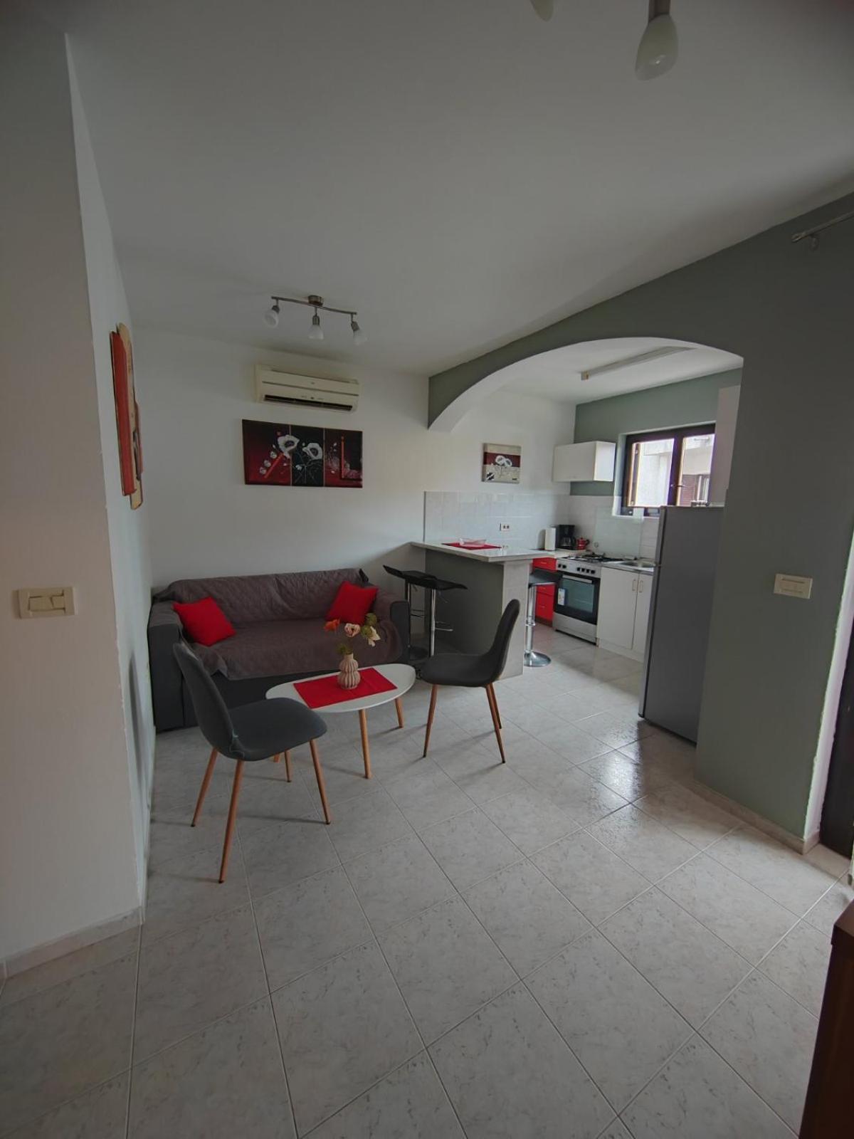 Apartment Vilma Ровин Екстериор снимка